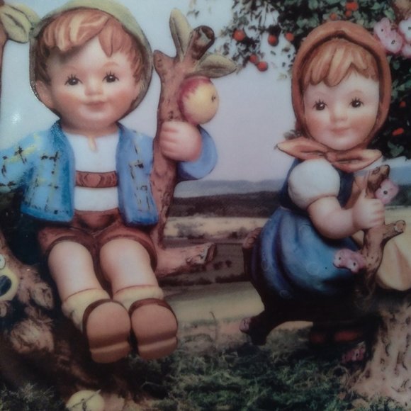 Hummel collectors plate (Apple Tree Boy & Girl ) - Picture 2 of 6